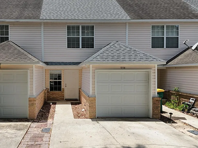994 Scenic Oak Ln — Photo 1