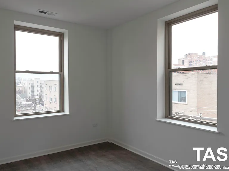940 W Winona St #604 — Photo 9