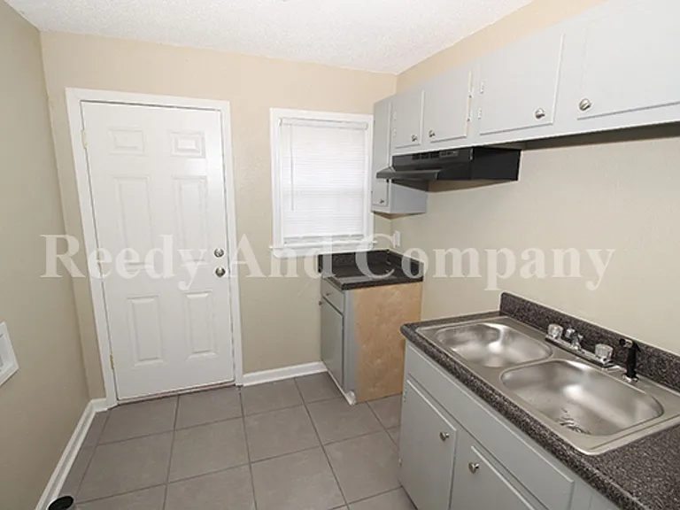 93 Eastview Dr — Photo 7
