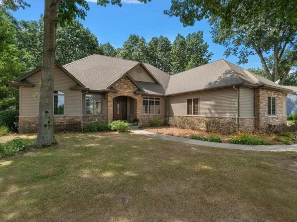 3958 Fox Woods Rd, Saint Joseph, MI 49085