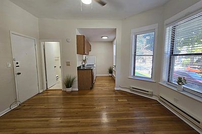 1st image of 915 W Waveland Ave APT 3B