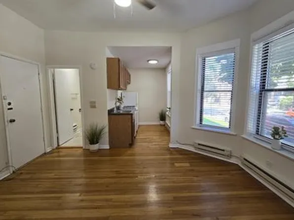 915 W Waveland Ave APT 3B, Chicago, IL 60613