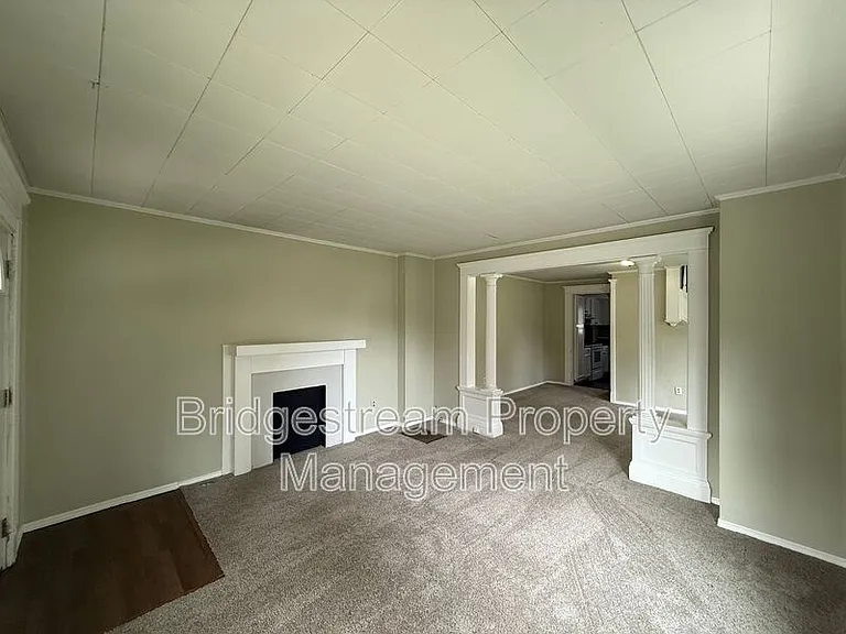 207 S 2nd St — Photo 4