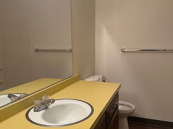 4th image of 2200 Courtleigh Dr APT B