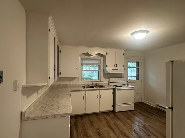 15 Patrick Henry St APT 14, Uxbridge, MA 01569