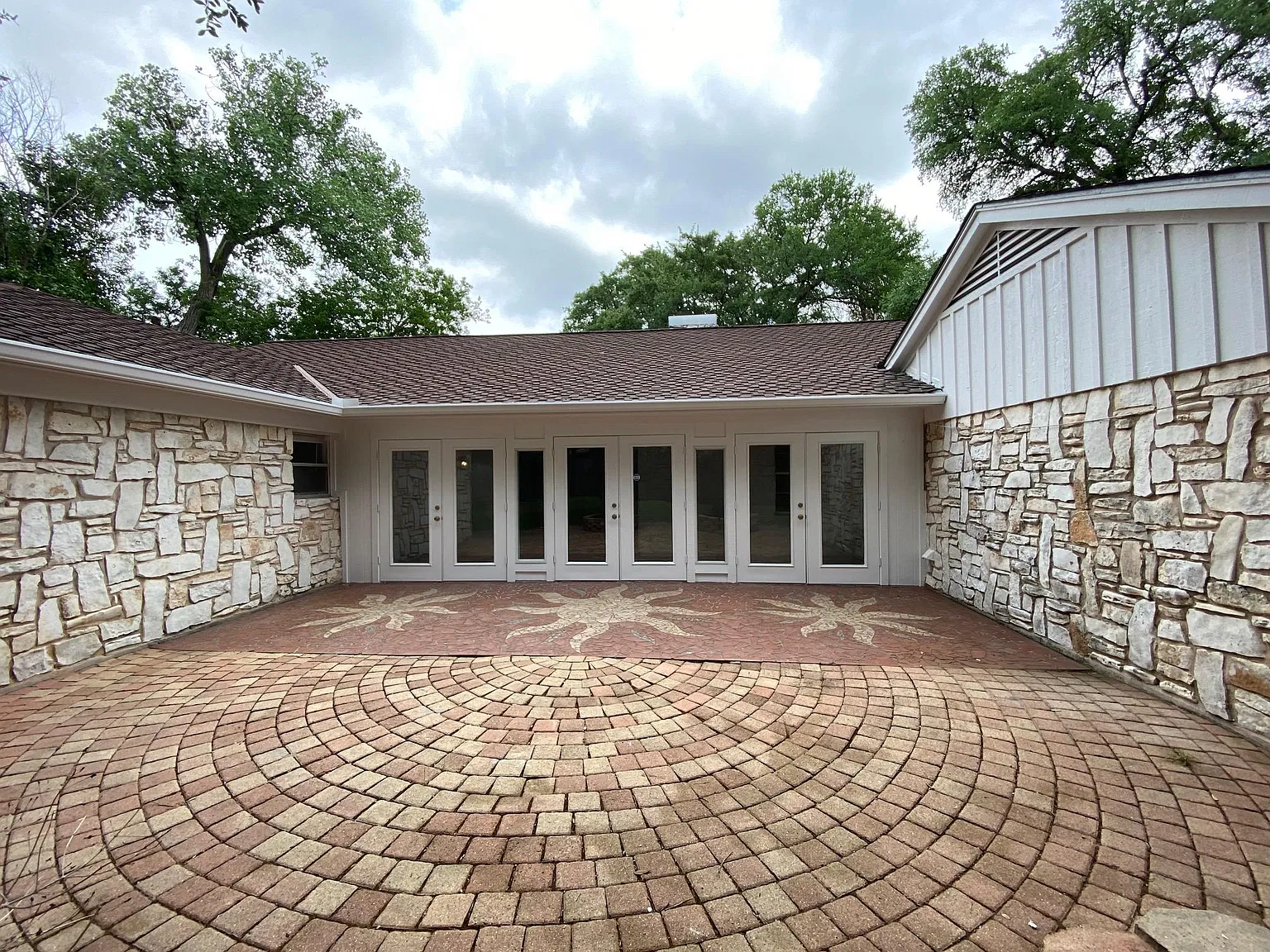 8708 Azalea Trl — Photo 3