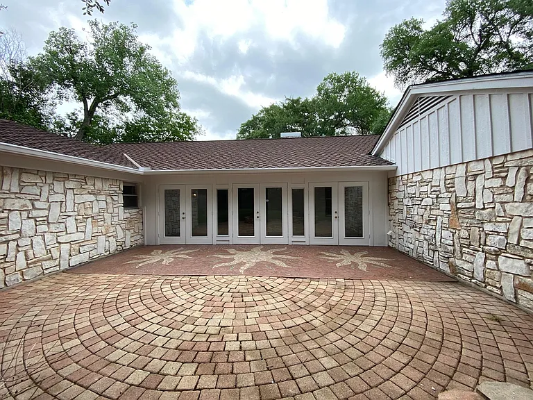 8708 Azalea Trl — Photo 3