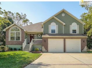 1337 NE Tara Cir, Blue Springs, MO 64014