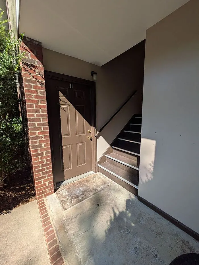 1 bed, 1.0 bath, 900 sqft, $825 — Photo 2