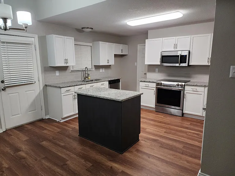 16914 Vista Village Dr — Photo 4