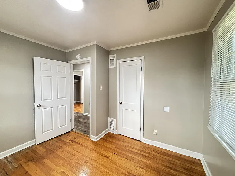 1065 Larry Ln — Photo 11