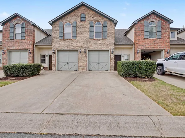 104 Venezia Ln, Maumelle, AR 72113