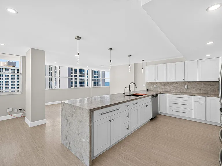 209 N Fort Lauderdale Beach Blvd #8A — Photo 13