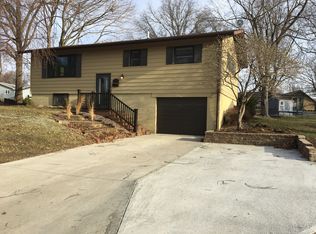 512 Woodlawn Dr, Pella, IA 50219
