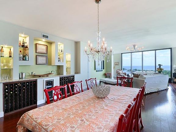 4th image of 1 Beach Dr SE Unit 1005