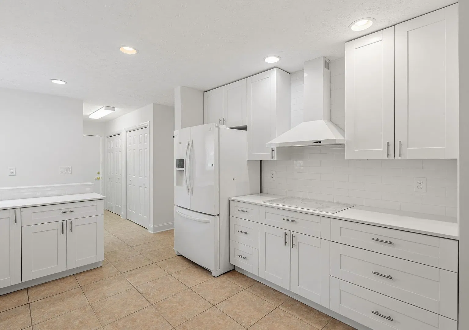 3 bed, 3.0 bath, 2256 sqft, $3,800 — Photo 2