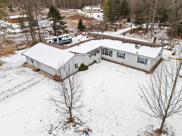 N8563 Parkway Rd, Crivitz, WI 54114