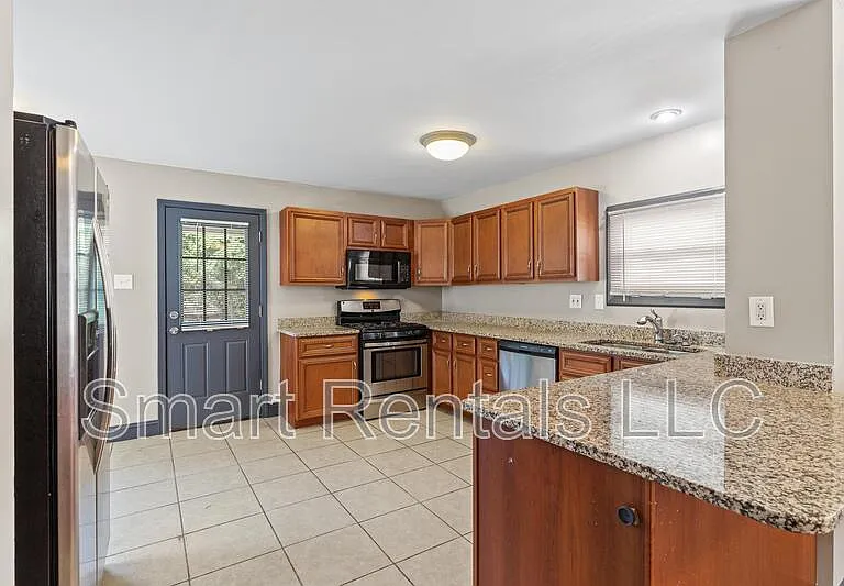 3627 Cambridge Ave — Photo 2