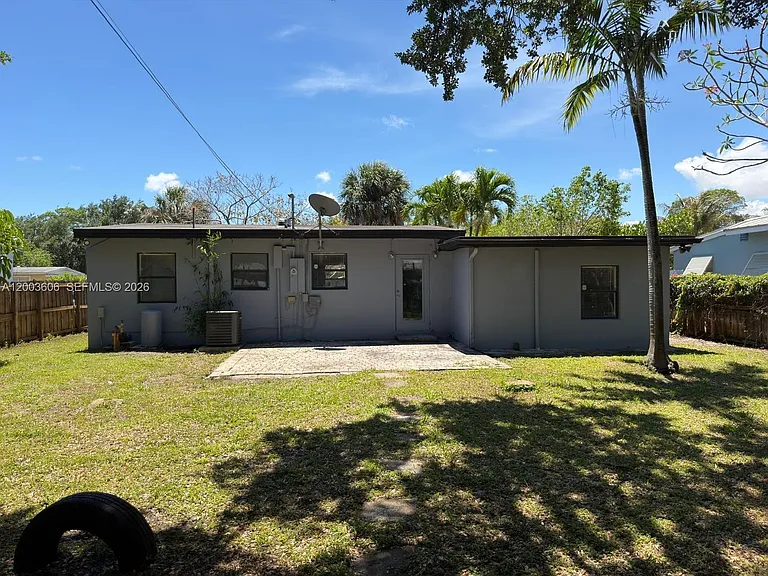1325 NW 11th St #C1325 — Photo 4
