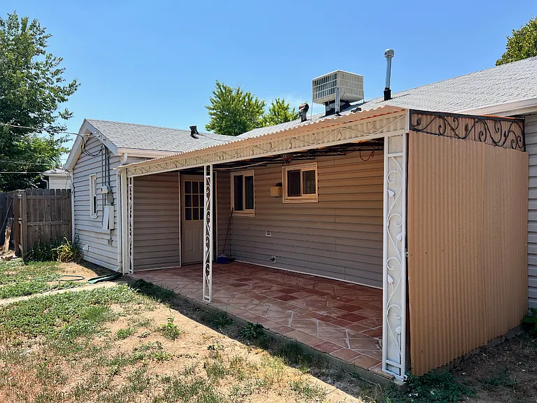1124 Victor St — Photo 16