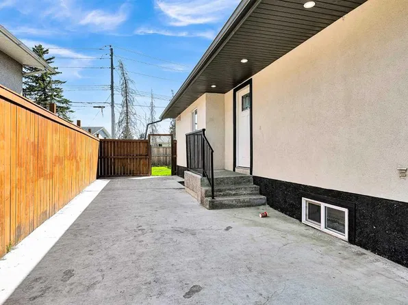 611 NE Penbrooke Rd SE, Calgary, AB T2A 3S9
