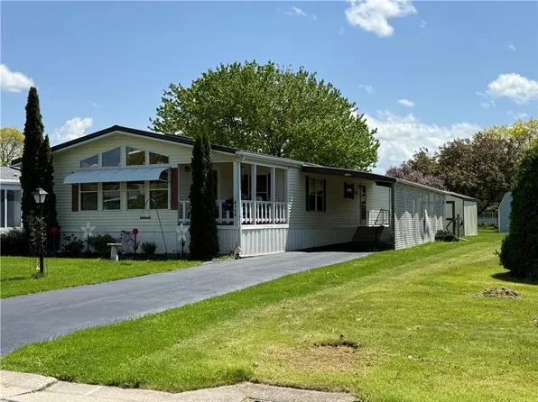 6425 Kims Dr, Victor, NY 14564