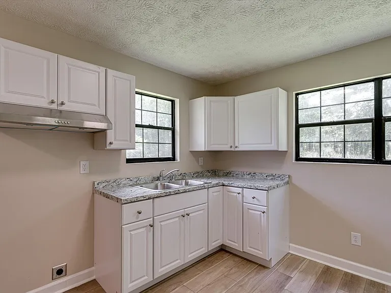 840 Emery Rd — Photo 9