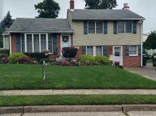 1344 Green Rd, Roslyn, PA 19001