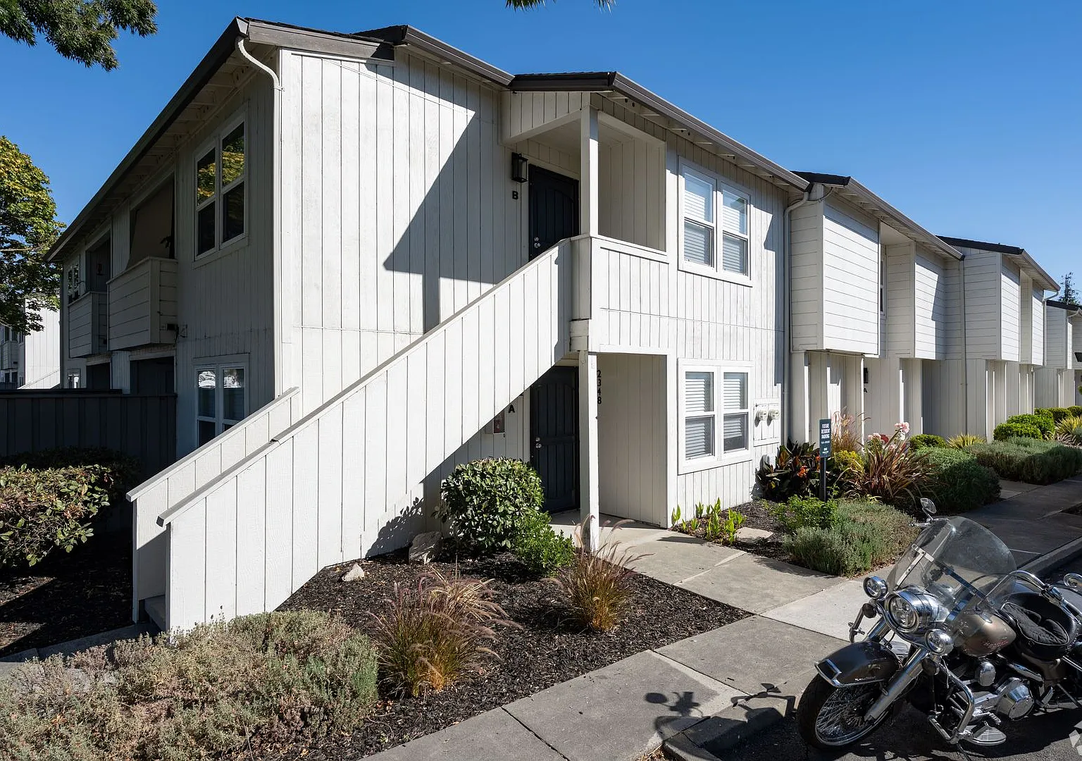 Sonoma Court Townhomes — Photo 2
