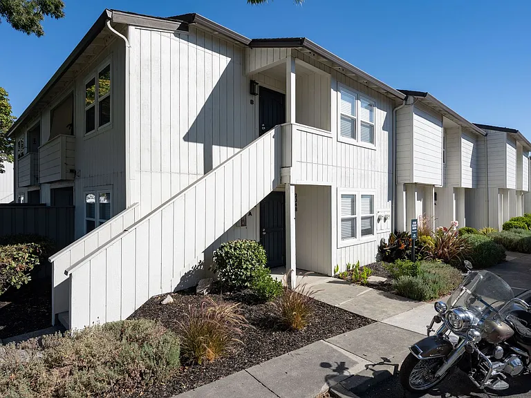 Sonoma Court Townhomes — Photo 2