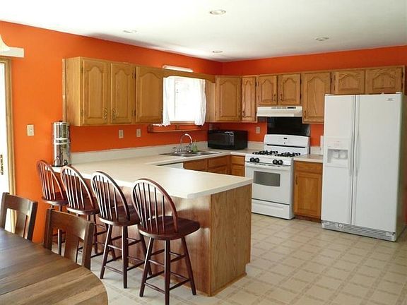 Open concept kitchen & spacious eat in breakfast area. Formal dining room off to the right.
