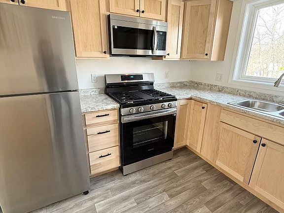 2nd image of 3711 Carleton Ave #3639