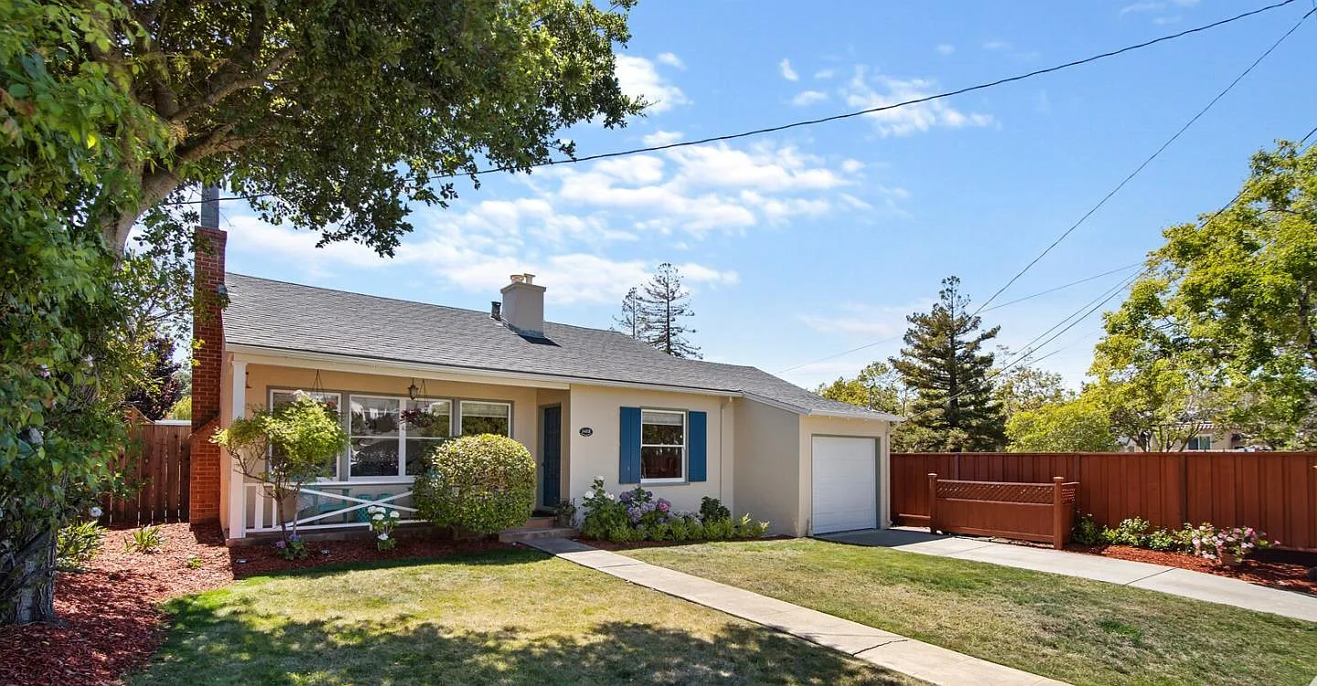1412 Edinburgh St photo 1