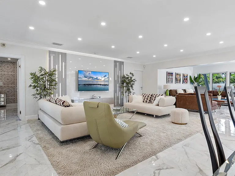 207 Royal Palm Dr — Photo 7