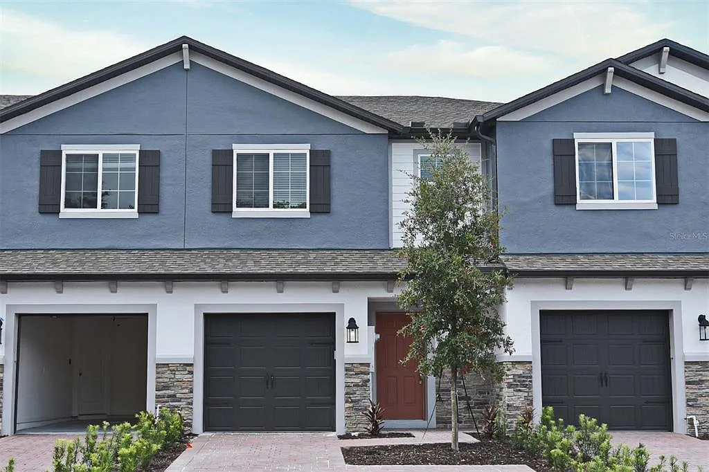 3 bed, 2.5 bath, 1569 sqft, $2,300 — Photo 1