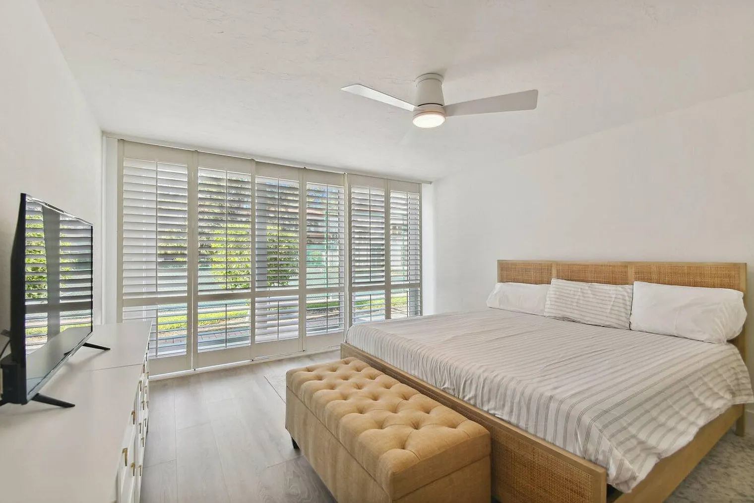 3 bed, 2.0 bath, 1474 sqft, $6,570 — Photo 3