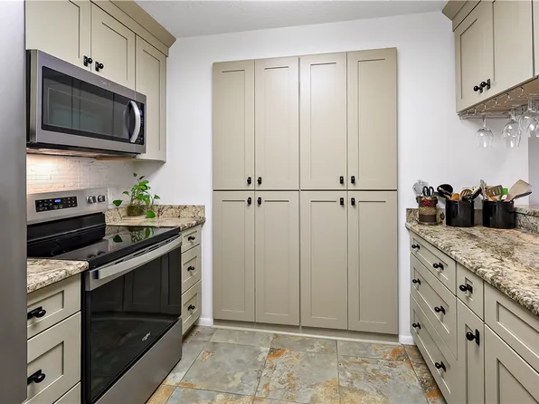 27 Plantation Dr APT 201, Vero Beach, FL 32966