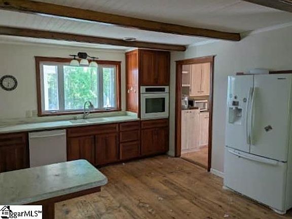 5th image of 127 Wildwood Ln