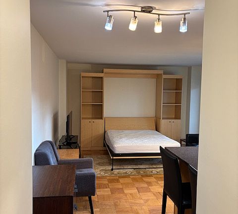 2nd image of 801 N Pitt St APT 517