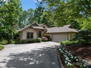 196 Pine Shadow Dr, Hendersonville, NC 28739