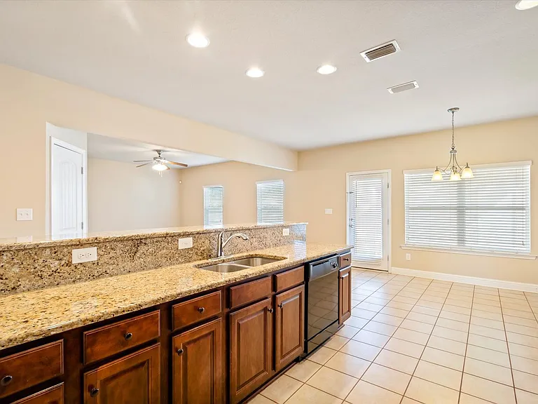 23946 Devonfield Ln — Photo 10