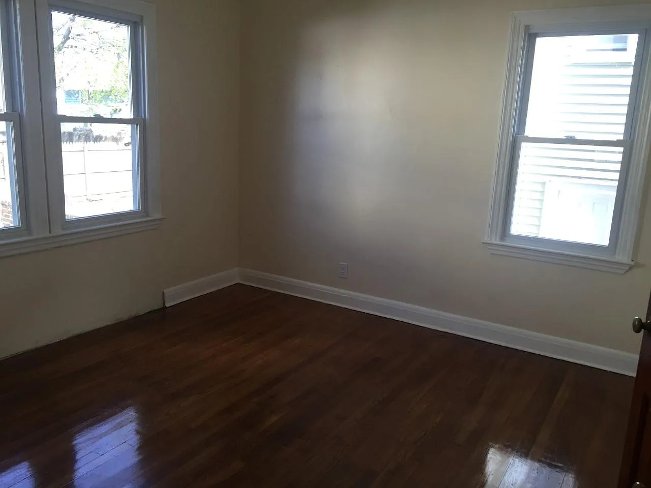 1014 Chandler Ave — Photo 4