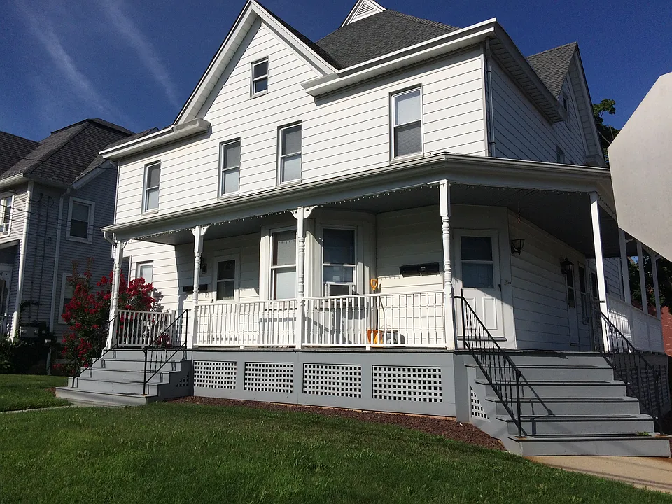 21B Spring St