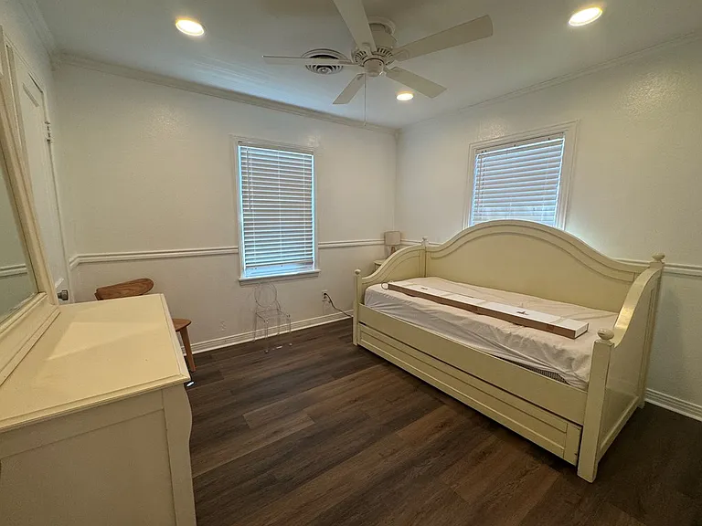 705 Ainslee St — Photo 13