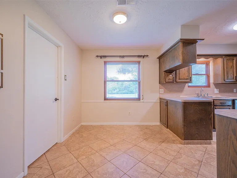9202 Benning Dr — Photo 20