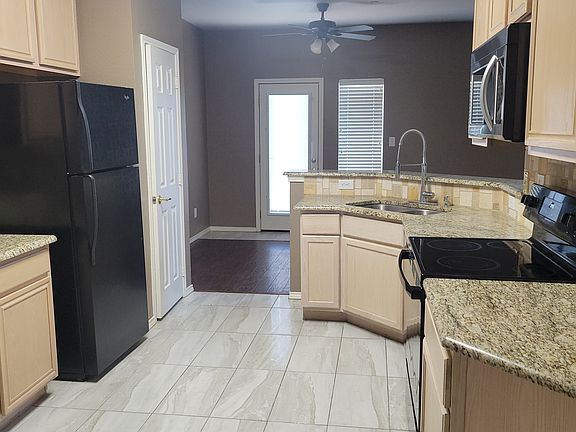 Kitchen with all appliances