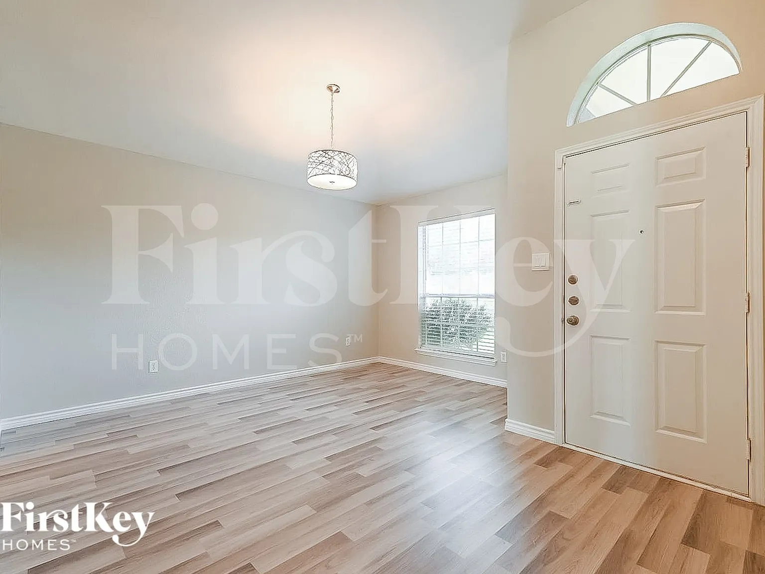 3 bed, 2.0 bath, 1940 sqft, $2,040 — Photo 3