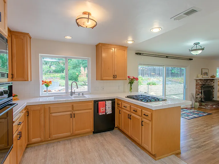 733 Circle Dr — Photo 6