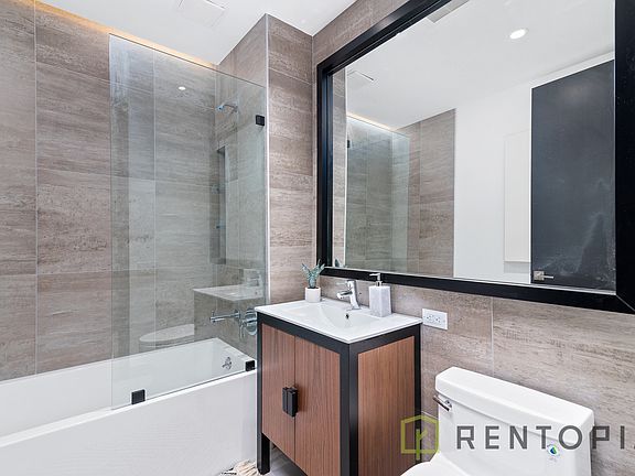 4th image of 535 Franklin Ave #9E