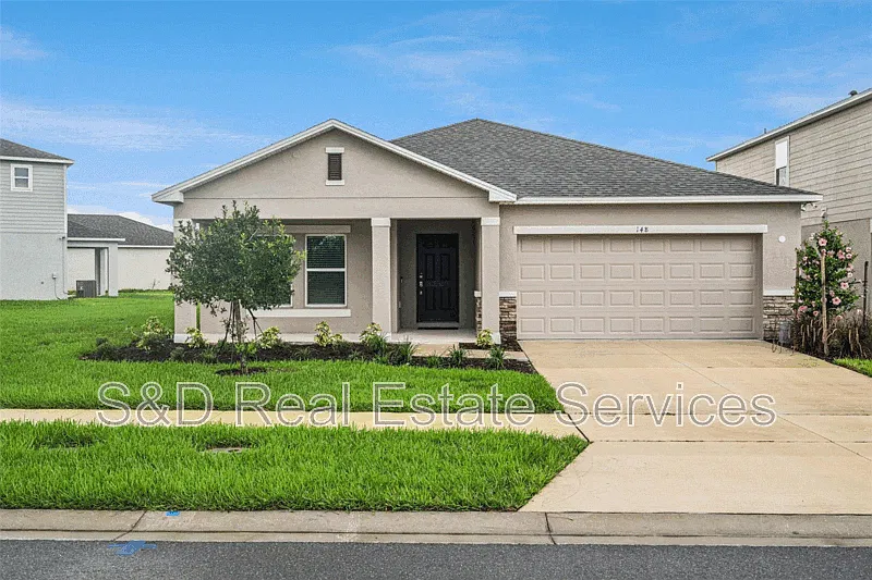 3 bed, 2.0 bath, 2322 sqft, $1,960 — Photo 1